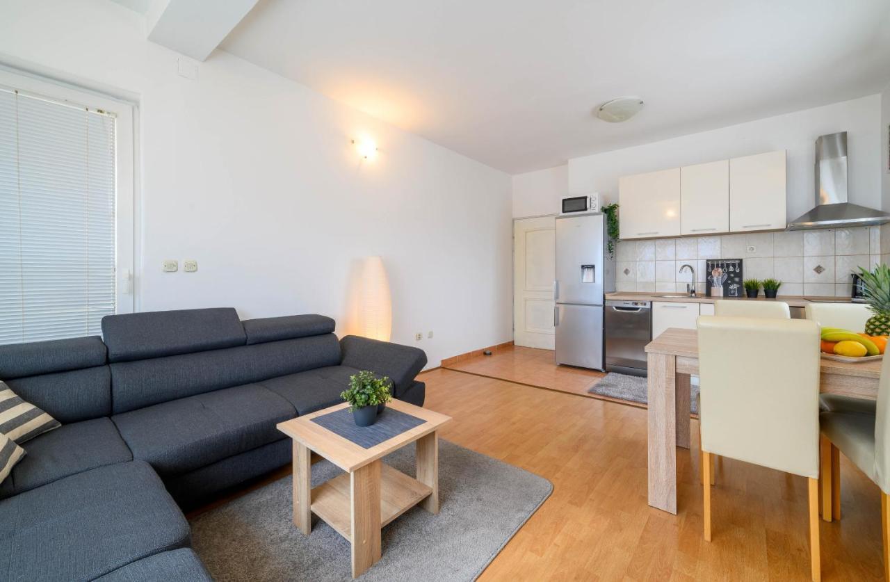 Apartment Malibu Zaboric Bagian luar foto