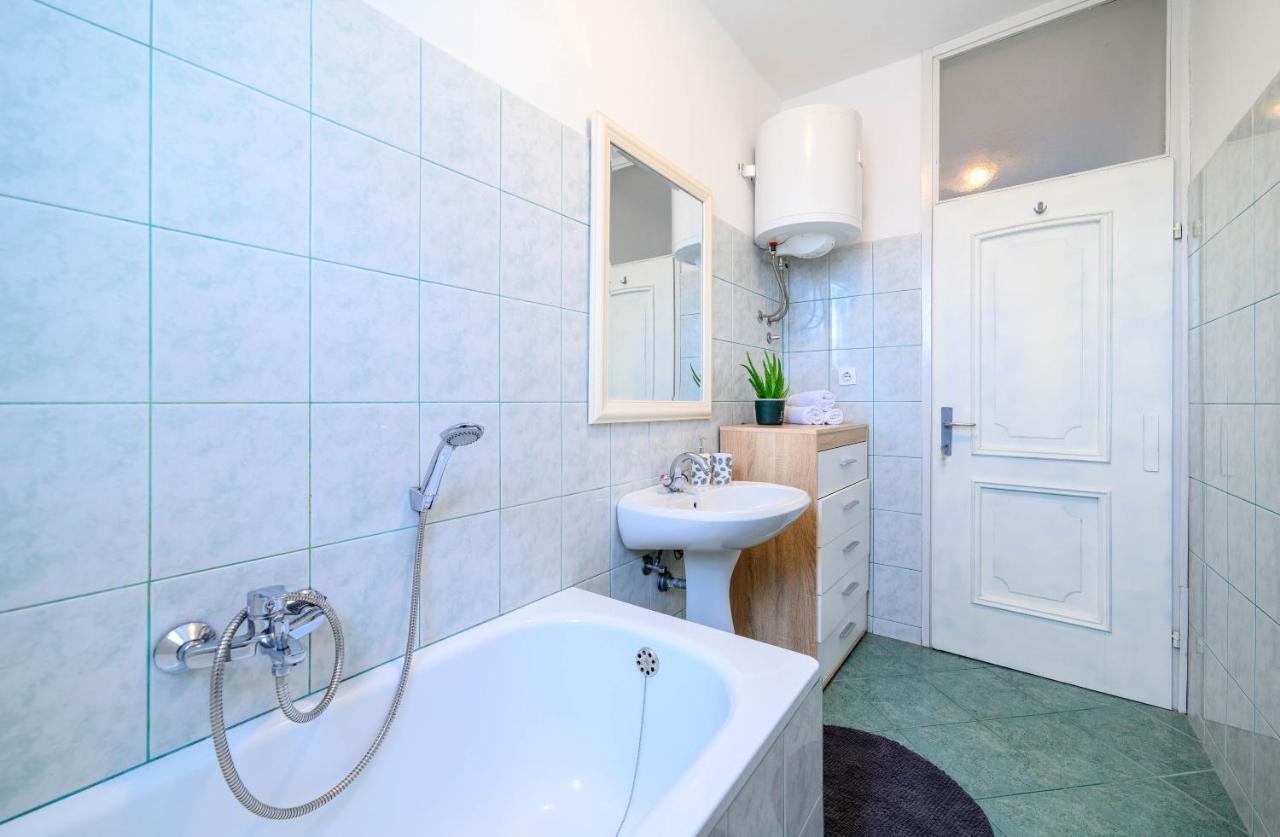 Apartment Malibu Zaboric Bagian luar foto